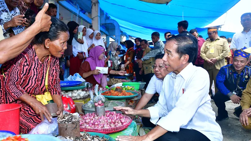 Presiden Joko Widodo atau Jokowi memastikan harga kebutuhan pokok sangat baik menjelang Hari Raya Idul Adha 2024.