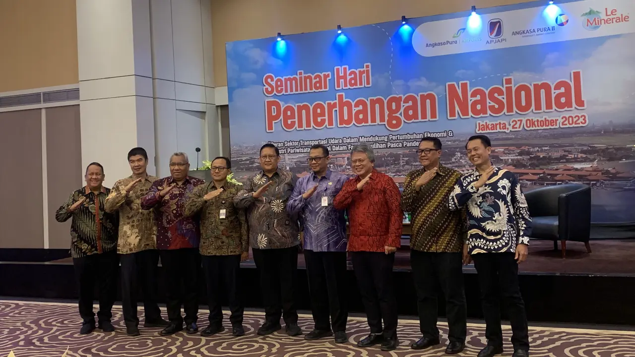Seminar yang diadakan Asosiasi Pengguna Jasa Penerbangan Indonesia (APJAPI) mengangkat tema “Peran Sektor Transportasi Udara dalam Mendukung Pertumbuhan Ekonomi dan Industri Pariwisata Nasional dalam Fase Pemulihan Pasca Pandemi”. (Tasha/Liputan6.com)