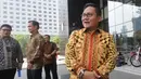 Wali Kota Gorontalo Marthen Taha (kiri) dan Wakil Wali Kota Gorontalo Ryan Kono (kanan) memberikan keterangan kepada awak media usai menyerahkan Laporan Harta Kekayaan Penyelenggara Negara (LHKPN) di Gedung KPK, Jakarta, Senin (01/07/2019). (merdeka.com/Dwi Narwoko)