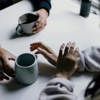 Menurut survei yang dilakukan oleh I-NAMHS tahun 2022, sekitar 34,9% remaja di Indonesia mengalami masalah kesehatan mental. Foto: Priscilla Du Preez on Unsplash