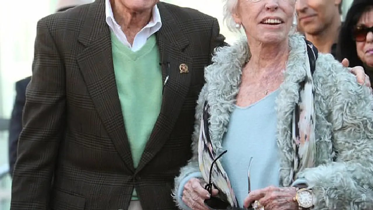 [Bintang]] Stan Lee dan Joan Lee