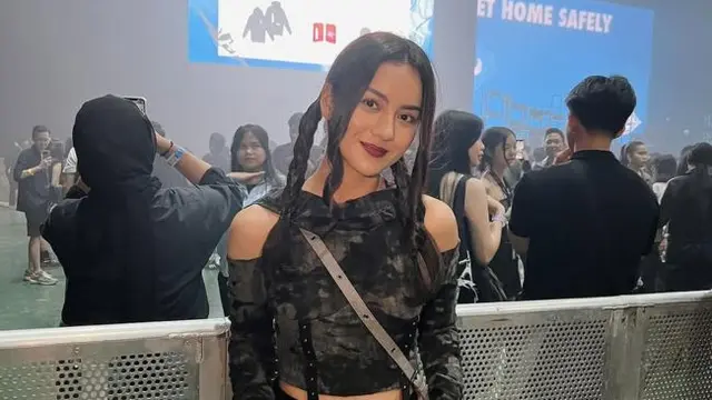 Potret Cantik Ersya Aurelia saat Nonton Konser NIKI Buzz World Tour (credit: instagram/ersyaurel)