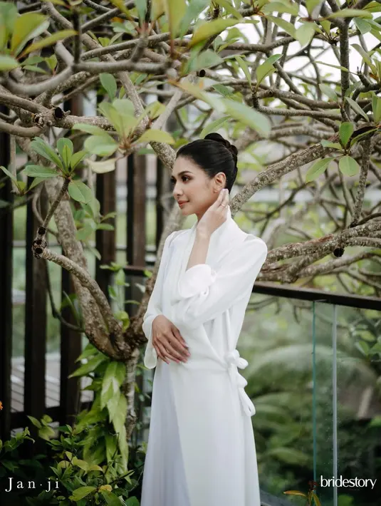 “Kami ingin sesuatu yang clean, purity, and spiritual,” ujar Jeffry Tan. [@thebridestory]