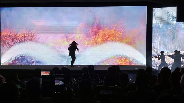 Teatrikal kebakaran lahan dalam peluncuran aplikasi Lancang Kuning Nusantara oleh Panglima TNI dan Kapolri.