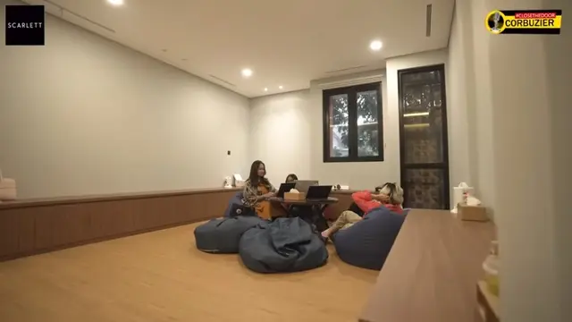 Kantor baru Deddy Corbuzier. (Foto: YouTube Azka Corbuzier)