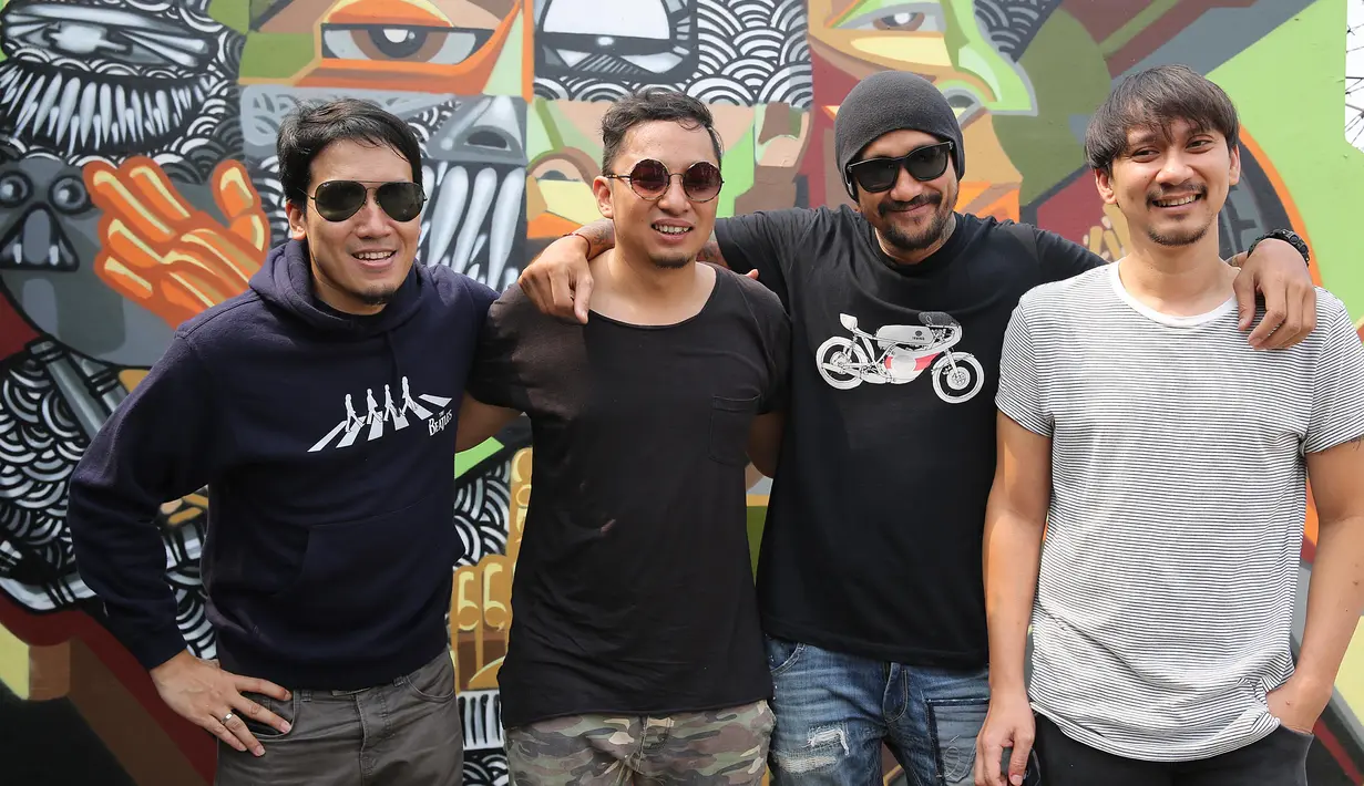 Menjadi kebanggan bagi The Cash dapat tampil di konser Andien Metamorfosa. Segala persiapan pun dilakukan mereka agar dapat memberikan penampilan yang terbaik, salah satunya dengan latihan. (Galih W. Satria/Bintang.com)