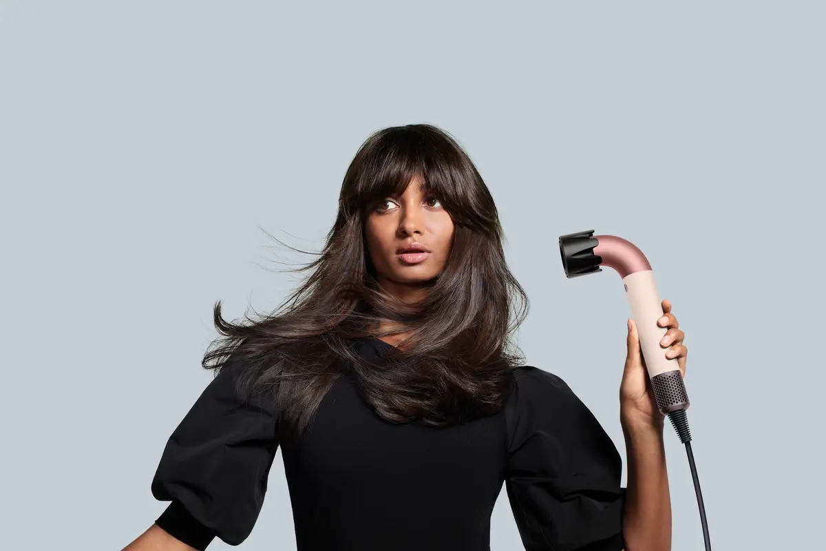 Hair dryer dyson supersonic r dengan tipe 1 long straight powerful air (Foto Dok: Dyson)