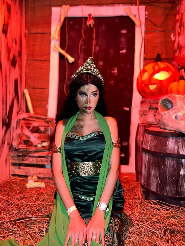 7 Gaya Seleb di Pesta Halloween, Ada yang Jadi Putri Duyung Hingga Badarawuhi