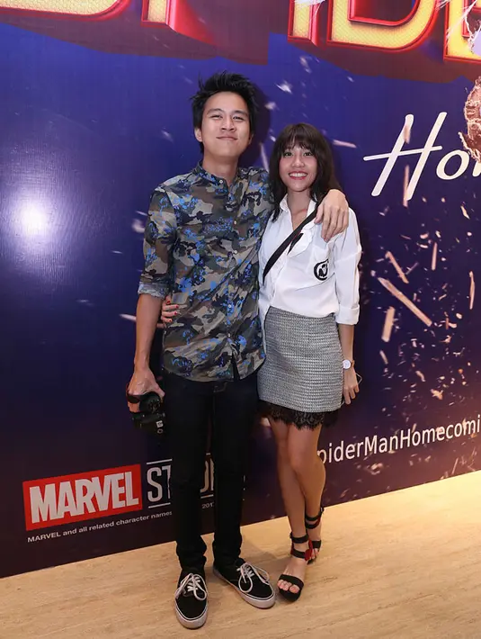 Bersama Yudistira, Gigi menyaksikan film Spidder-Man: Homecoming dan merekapun tampak berantusias. Kehadirannya saat itu, Gigi tak hanya bicara soal film tetapi juga mengenai hubungan mereka ke jenjang lebih serius. (Nurwahyunan/Bintang.com)
