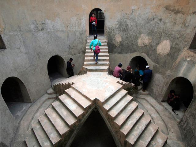 Taman Sari Masjid Bawah Tanah Dan Pemandian Selir Raja