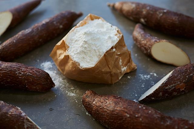 Tepung yang terbuat dari singkong ini kaya manfaat./Copyright jamieoliver.com