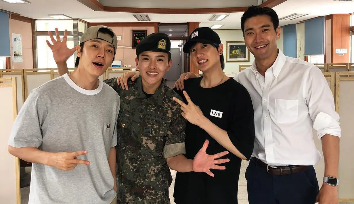 Beberapa waktu lalu, Ryeowook dikunjungi oleh Siwon, Donghae, dan Eunhyuk. Hal tersebut dapat dilihat dari postingan foto yang ada di akun Instagram milik Siwon. (Foto: instagram.com/siwonchoi)
