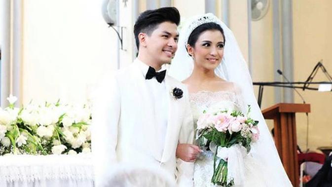 Tak Hanya Gaun Sepatu Pernikahan Chelsea Olivia Mewah Bertabur Kristal Bak Cinderella Lifestyle Fimela Com