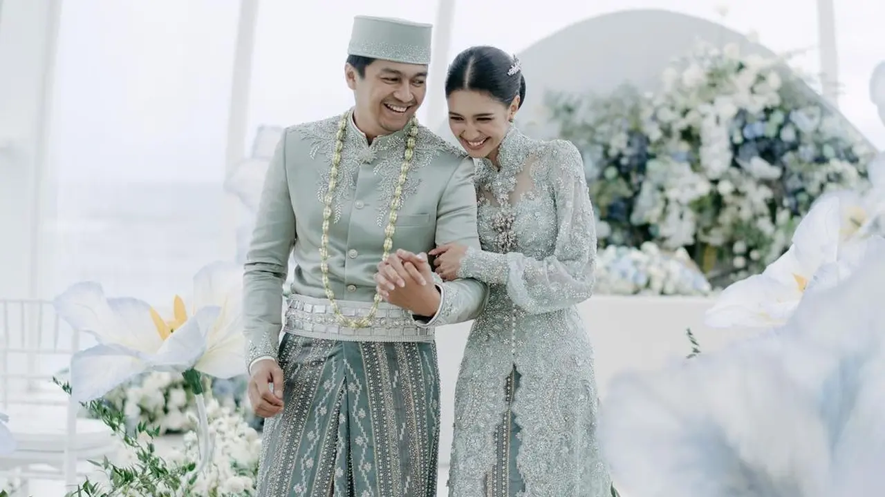 Potret Mikha Tambayong Berbalut Gaun Pengantin Milik Sang Ibu Saat Menikah dengan Deva Mahendra