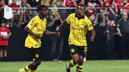Tiga gol Dortmund dicetak oleh Donyell Malen (43' dan 44') dan Youssoufa Moukoko (71'). (AFP/Patrick T. Fallon)