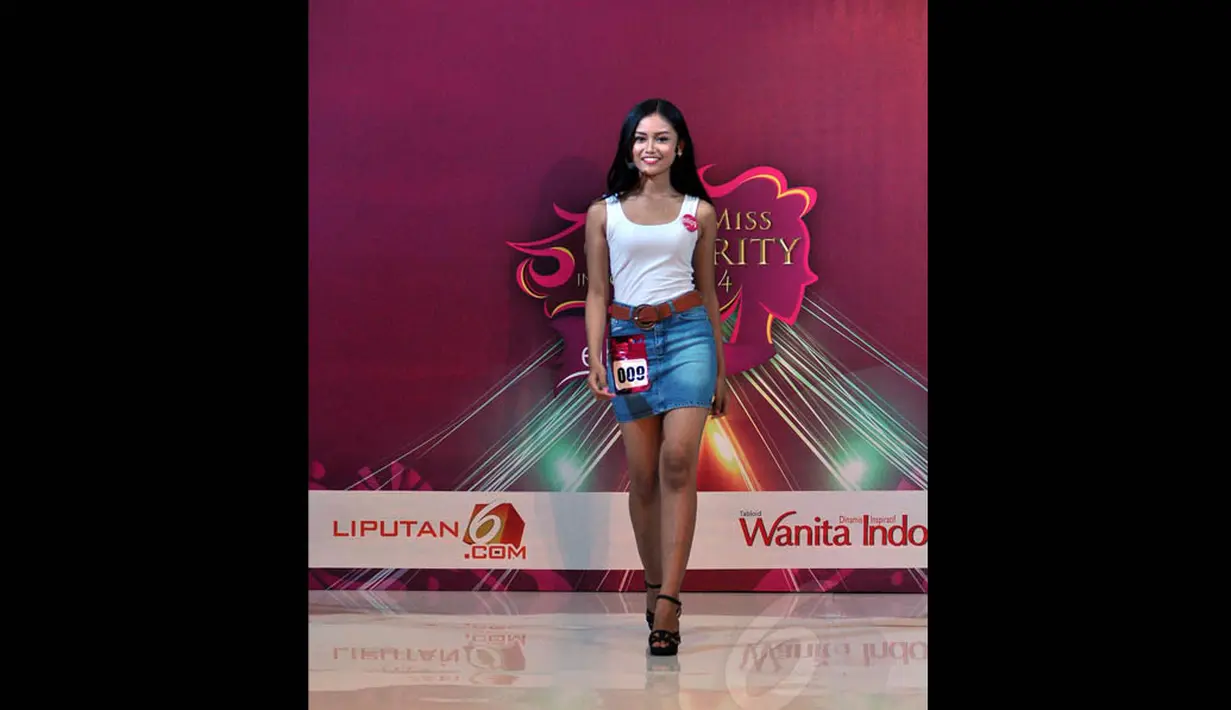 Nantinya Amelia Puspita dan dan sembilan wanita yang terpilih dalam audisi ini akan kembali memperjuangkan cita-citanya di Jakarta bersama 10 wanita dari kota besar lainnya, (31/8/14). (Liputan6.com/Miftahul Hayat)