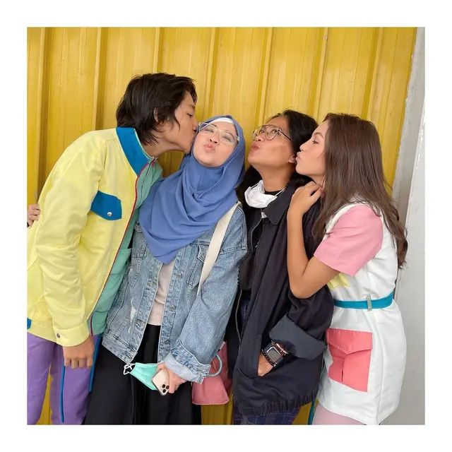 Disebut Calon Mantu, Ini 6 Kebersamaan Saskia Chadwick dengan Okie Agustina