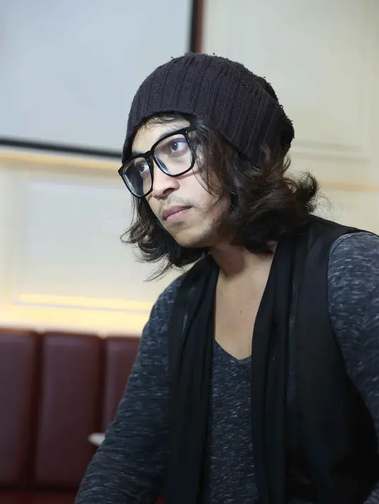 "Semua itu pasti perlu suatu proses buat pembelajaran. Intinya kita hidup kan ingin tenang. Nah untuk mendapatkan bahagia ternyata pada saat kita bisa berinteraksi dengan Tuhan," tandas Iman. (Nurwahyunan/Bintang.com)