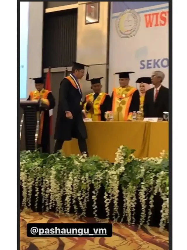 7 Momen Wisuda Pasha Ungu, Resmi Jadi Sarjana dan Didampingi Istri Tercinta