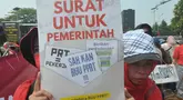 Massa dari berbagai kelompok organisasi melakukan aksi unjuk rasa di depan Gedung Dewan Perwakilan Rakyat (DPR), Jakarta, Kamis (15/8/2024). (merdeka.com/Imam Buhori)