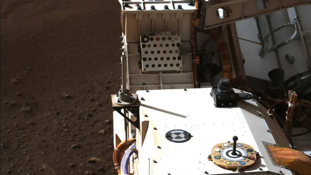 Mastcam-Z, sepasang kamera yang dapat diperbesar di atas kapal penjelajah Perseverance NASA.