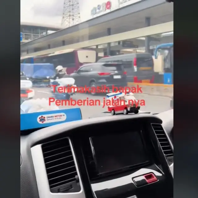 Rombongan Presiden Prabowo Beri Jalan Ambulans, Banjir Pujian dan Diharapkan Dicontoh Pejabat dan Masyarakat