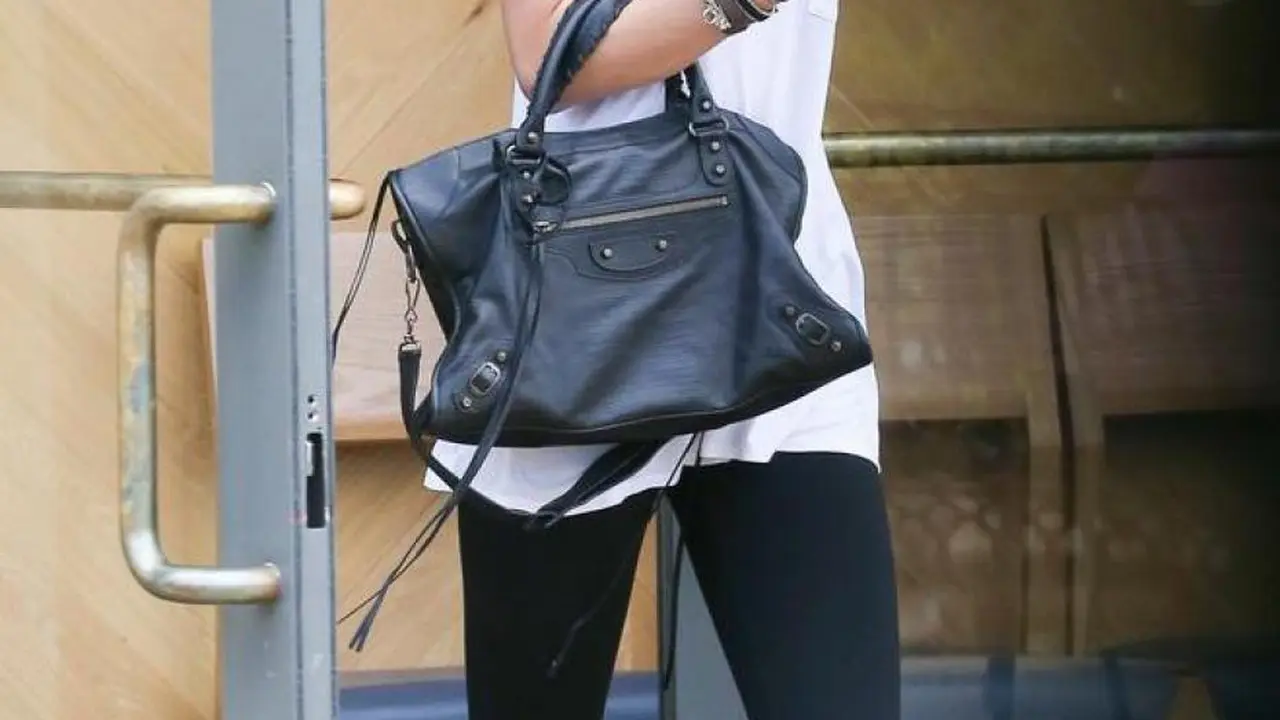 Gaya Baru Pakai Legging Ala Kendal Jenner