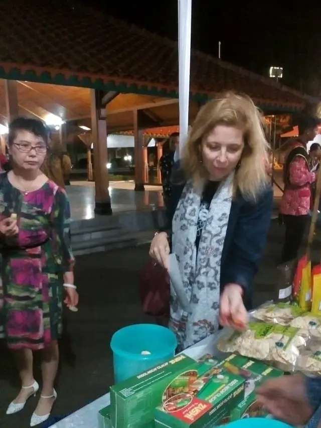 Pameran panganan yang dikembangkan oleh Ponpes Rubat Mbalong Ell Firdaus, Cilacap, dari bahan tepung mocaf. (Foto: Liputan6.com/Ponpes Ell Firdaus/Muhamad Ridlo)