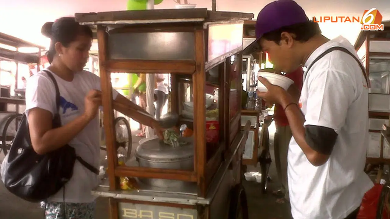makan-bakso-131229b.jpg