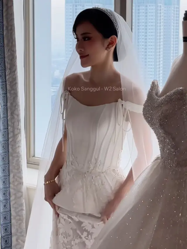 Gaun Putih Jessica Jane di Hari Pernikahannya Bersama Erwin Phan.