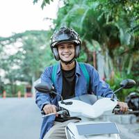 Rekomendasi Helm Motor Stylish untuk Safety Riding yang Tetap Keren di Jalan