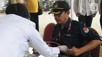 Kegiatan ini diikuti sejumlah elemen panitia penyelenggara pemilihan umum, mulai KPPS hingga petugas pengamanan TPS. (merdeka.com/Imam Buhori)