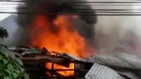 Kebakaran menghanguskan 5 kios di Cakung, hingga pengunjung dari sejumlah kota di sekitar Bogor mulai kembali ke kota masing-masing.