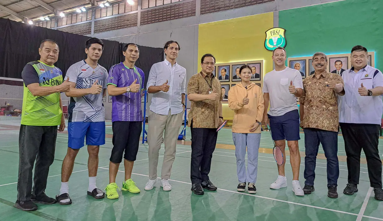 Kedatangan John Terry dan Alessandro Nesta juga disambut oleh beberapa petinggi PSSI. Ini bukan kali pertama mereka bertemu. Pada Maret 2022 lalu, skuad bulu tangkis Indonesia berkesempatan datang ke kantor BNI di London, Inggris dan berjumpa dengan John Terry di sana. Dan ini merupakan kunjungan balasan dari John Terry. (Twitter/@INABadminton)