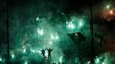 Suporter Panathinaikos menyalakan suar setelah pertandingan antara Panathinaikos melawan Olympiakos dalam Liga Super Yunani di Stadion Apostolos Nikolaides, Athena, dibatalkan. (21/11/2015). (AFP/SOOC/Alexandros Michailidis)