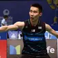 Tunggal Putra Malaysia, Lee Chong Wei mengembalikan kok ke arah pebulu tangkis India Prannoy HS di babak kedua Indonesia Open 2017 di Jakarta, Kamis (15/6). Lee Chong Wei kalah 10-21. 18-21. (Liputan6.com/Helmi Fithriansyah)