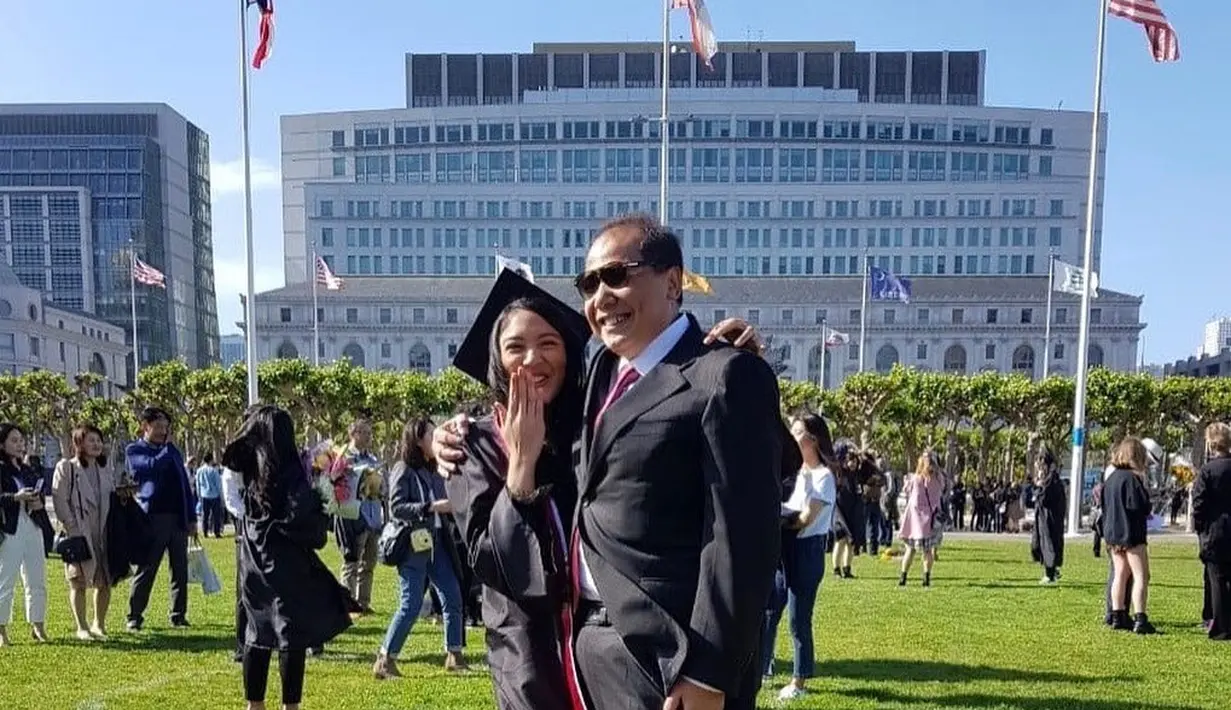 Putri Tanjung (Instagram/putri_tanjung)