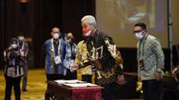 Gubernur Jateng ganjar Pranowi (kedua dari kiri) saat menghadiri seminar "Peningkatan Pelaksanaan Reformasi Birokasi" yang dihadiri Menkopolhukam, Mahfud MD, Menpan RB, Tjahjo Kumolo dan Gubernur Jawa Barat, Ridwan Kamil.