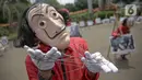 Aktivis melakukan happening art di kawasan Patung Kuda, Jakarta, Selasa (15/12/10). Aksi ini merefleksikan potret Indonesia di tahun 2020 #bersikanIndonesia, di tahun kelam bagi demokrasi yang dipertontonkan di ruang publik seperti korupsi, dikeberinya fungsi KPK. (Liputan6.com/Faizal Fanani)