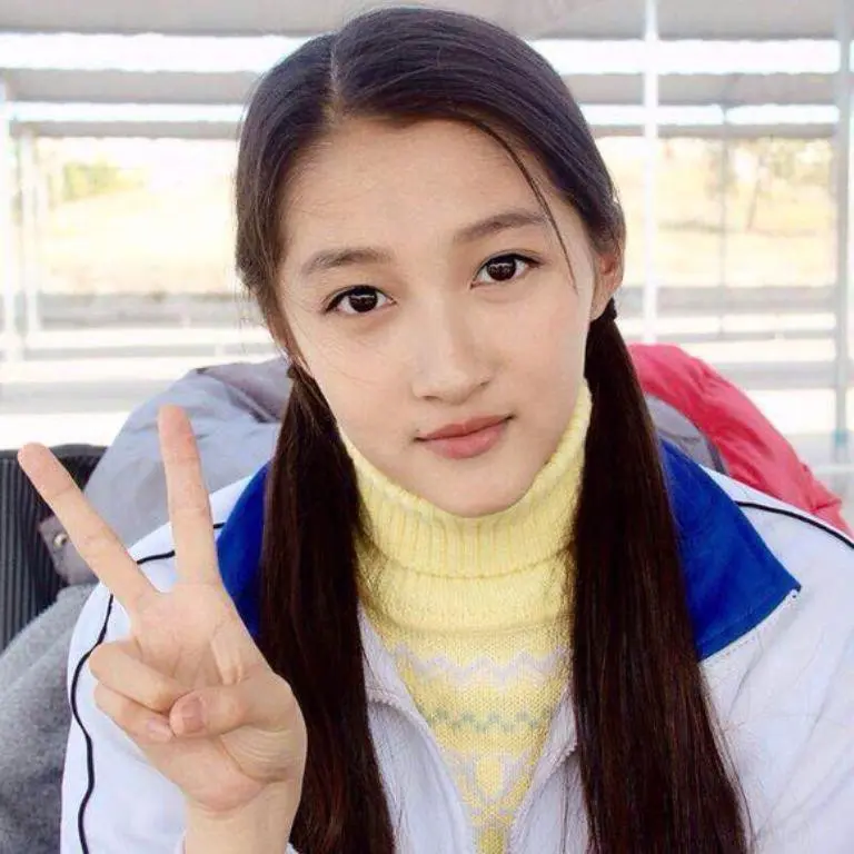 Pacaran dengan Luhan Eks-Exo, Ini 5 hal patut diketahui tentang Guan Xiao Tong. (Sumber Foto: bestchinanews.com)