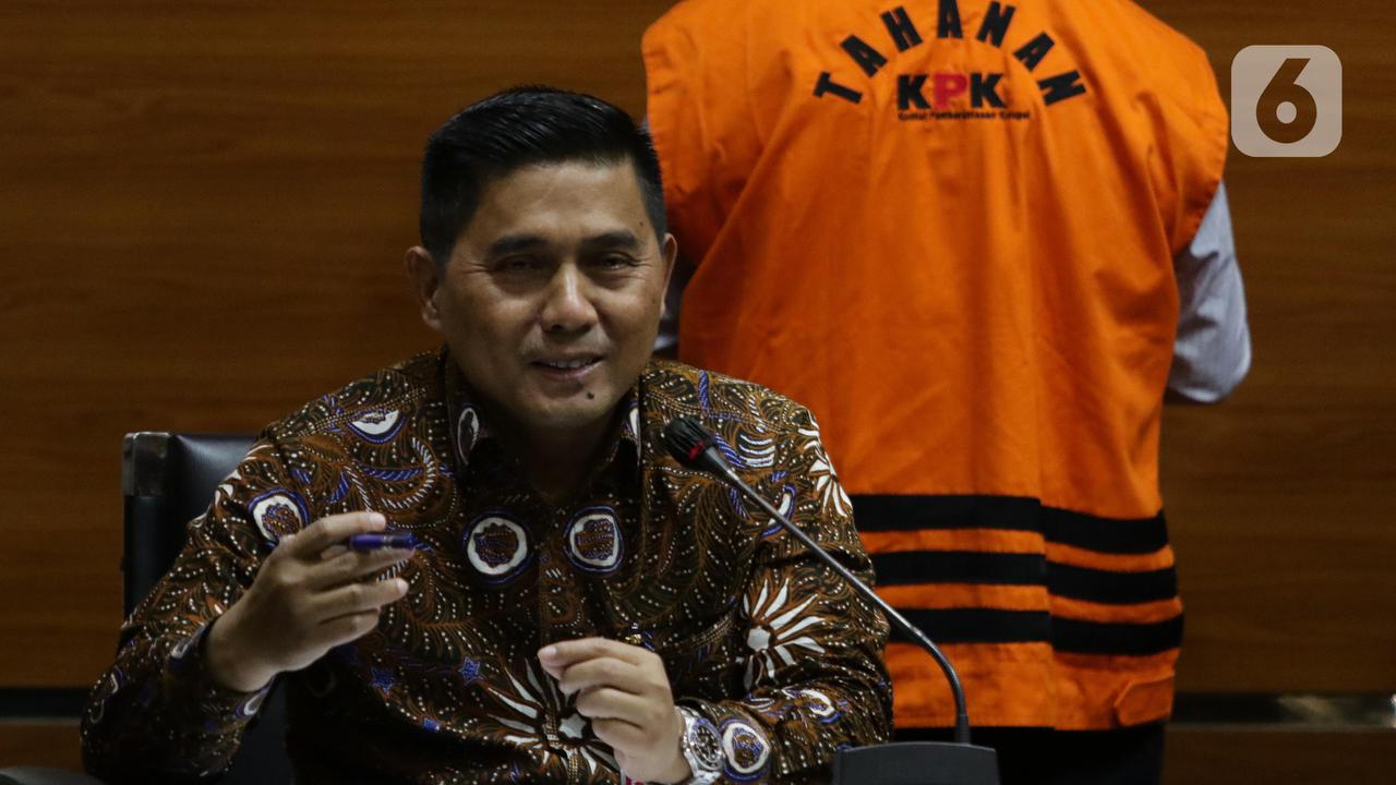 KPK Tahan Dua Tersangka Suap Bupati Mamberamo Tengah