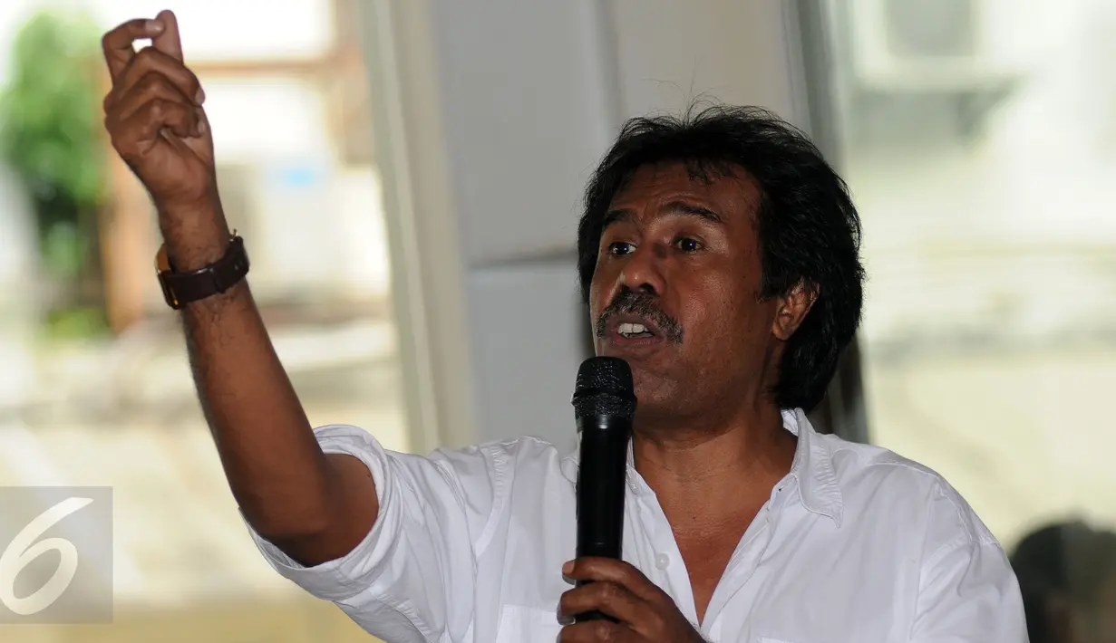 Pakar Hukum Tata Negara, Margarito Kamis saat memberi penyataan pada diskusi Kapolri Pilihan Jokowi di Jakarta, Jumat (17/6/2016). Diskusi membahas dipilihnya Komjen Pol Tito Tito Karnavian sebagai calon kapolri. (Liputan6.com/Helmi Fithriansyah)