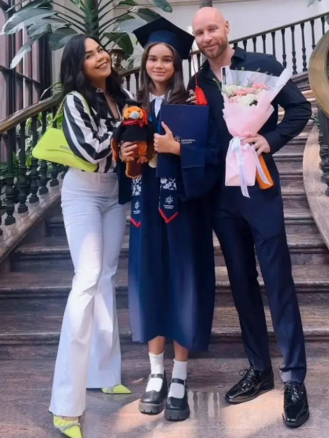 Anak Artis Punya Paras Good Looking saat Wisuda Kelulusan.