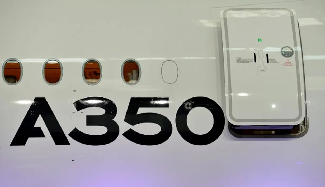Logo baru Airbus A350 XWB juga diperlihatkan saat presentasi di Hamburg, Jerman, pada 7 April 2014 (AFP PHOTO/PATRICK LUX)