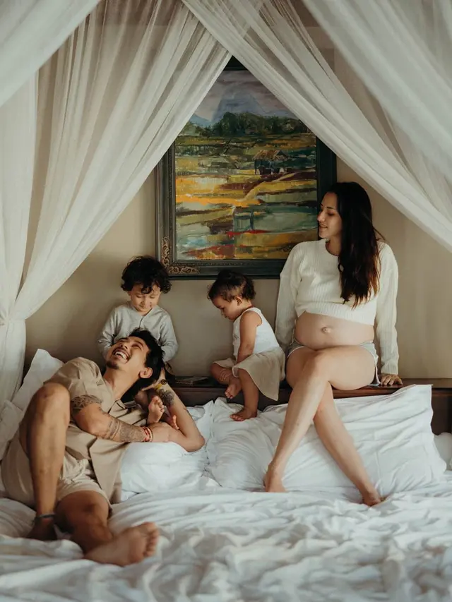 Jelang Melahirkan, Ini 6 Potret Maternity Shoot Anak ke-3 Dahlia Poland