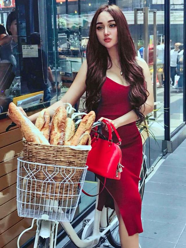 Gaya Lucinta Luna Pemotretan Bertema Barbie (sumber: instagram/lucintaluna)