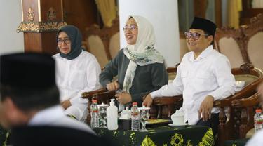 Ketua Umum Partai Kebangkitan Bangsa (PKB) Abdul Muhaimin Iskandar alias Cak Imin menyerahkan ratusan ribu benih ikan berbagai jenis kepada kelompok nelayan dan pembudidaya ikan yang ada di Kabupaten Blitar, Jawa Timur.