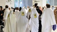 Jemaah haji asal Iran menjalankan umrah pada Mei 2024. (dok. Abdel Ghani BASHIR / AFP
