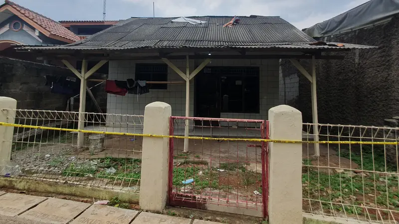 Rumah tempat kejadian perkara (TKP) pembunuhan yang dilakukan Wowon Erawan cs (Bachtiarudin Alam/Merdeka.com)