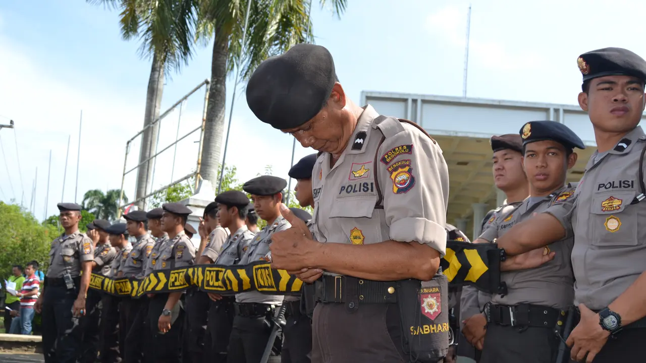 Jajaran Kepolisian Daerah Bengkulu disiagakan untuk pengamanan di Jalan Lintas Barat Sumatera